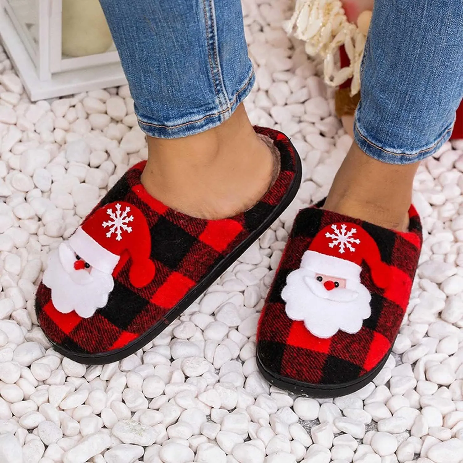 Christmas Slippers For Women Men Checkered Slippers Men's Cozy House Slippers With a Classic Plaid Pattern In Red And Black For Christmas Indoor Outdoor